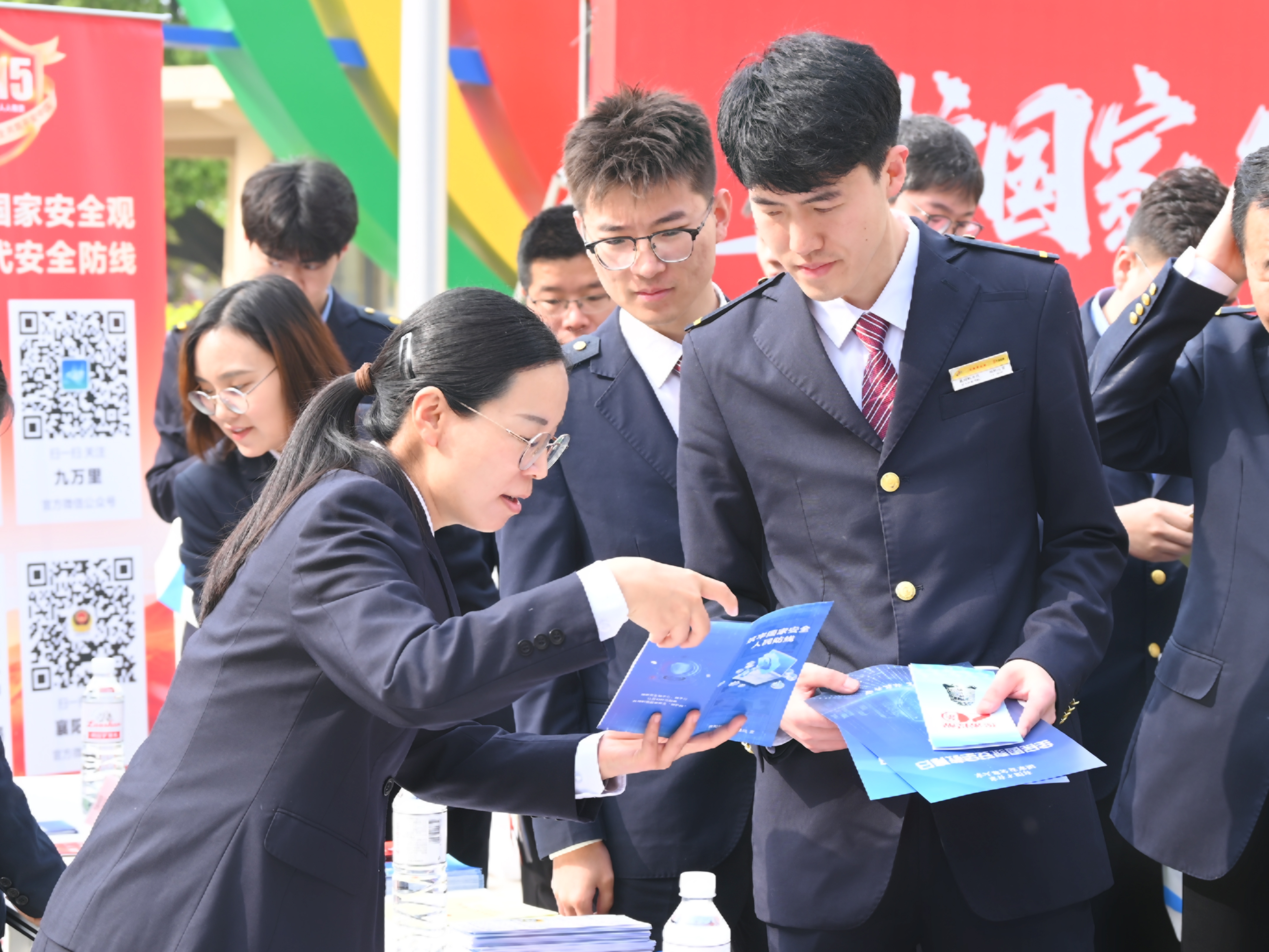 襄阳铁检院联合多单位开展“4·15”全民国家安全教育日法治宣传活动